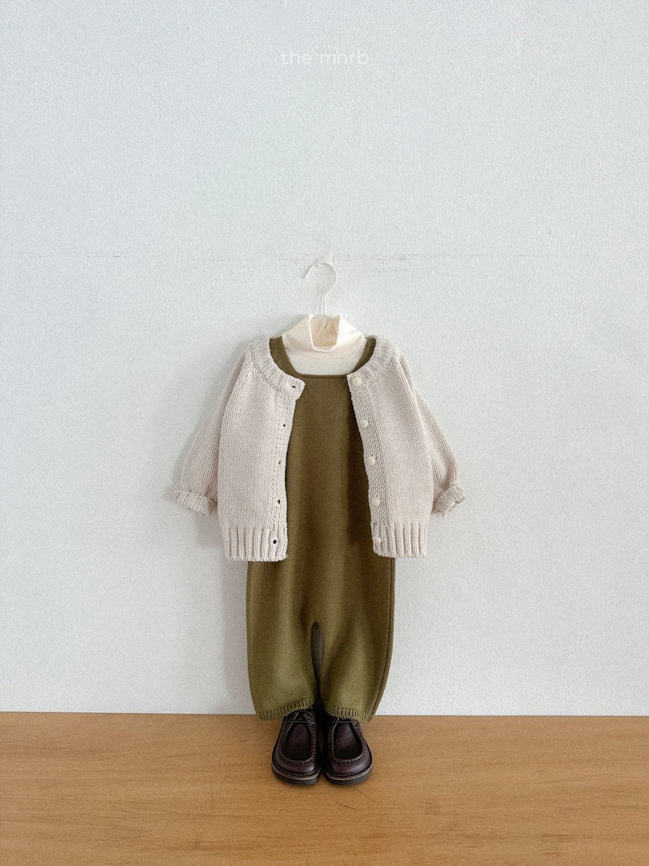 Ribbed slit turtleneck