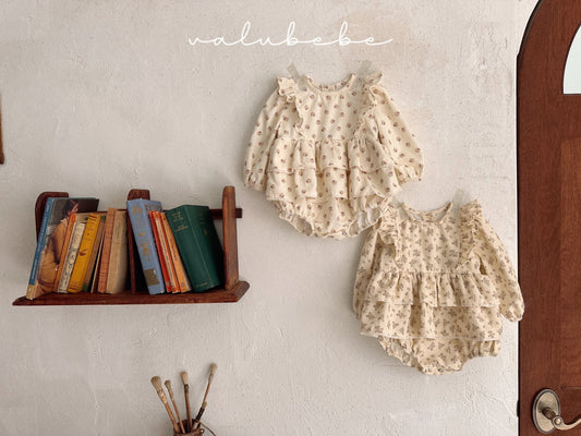 Boen frill suit