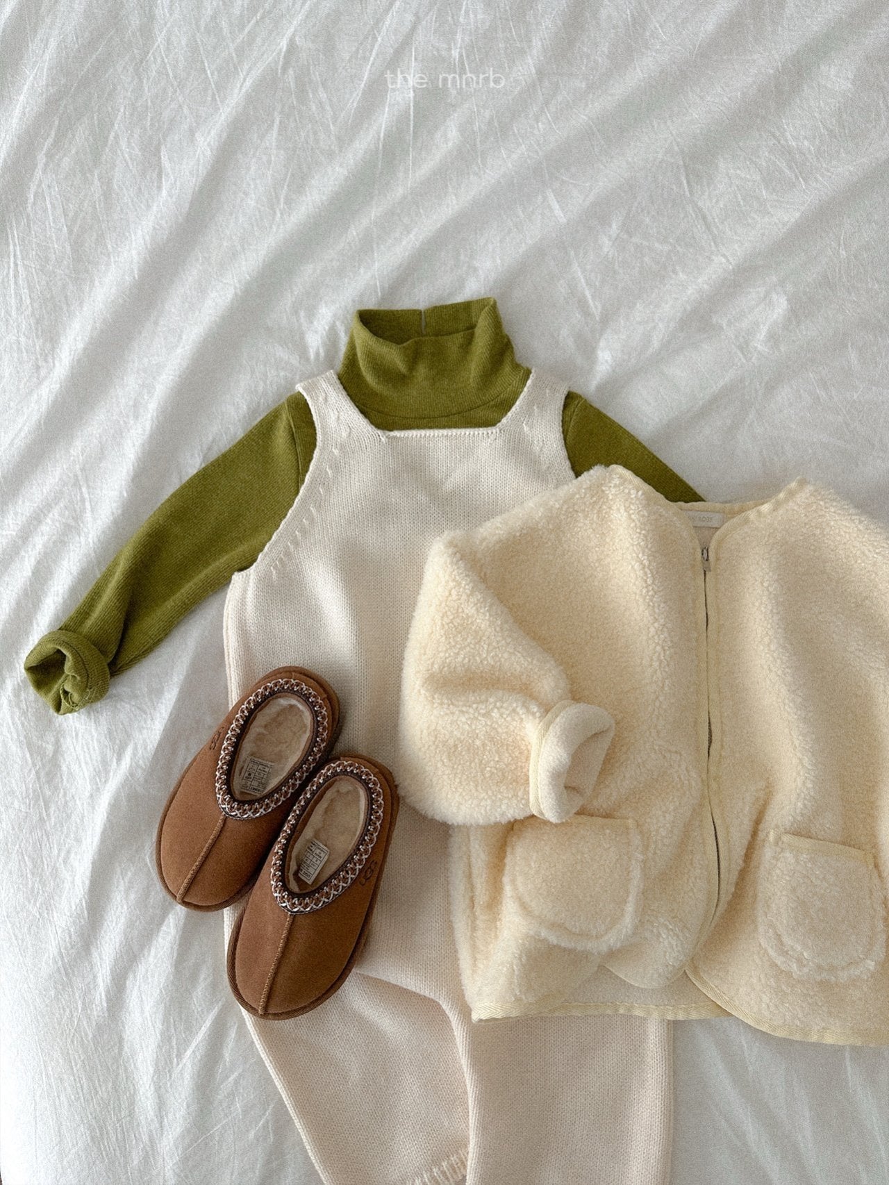 Ribbed slit turtleneck