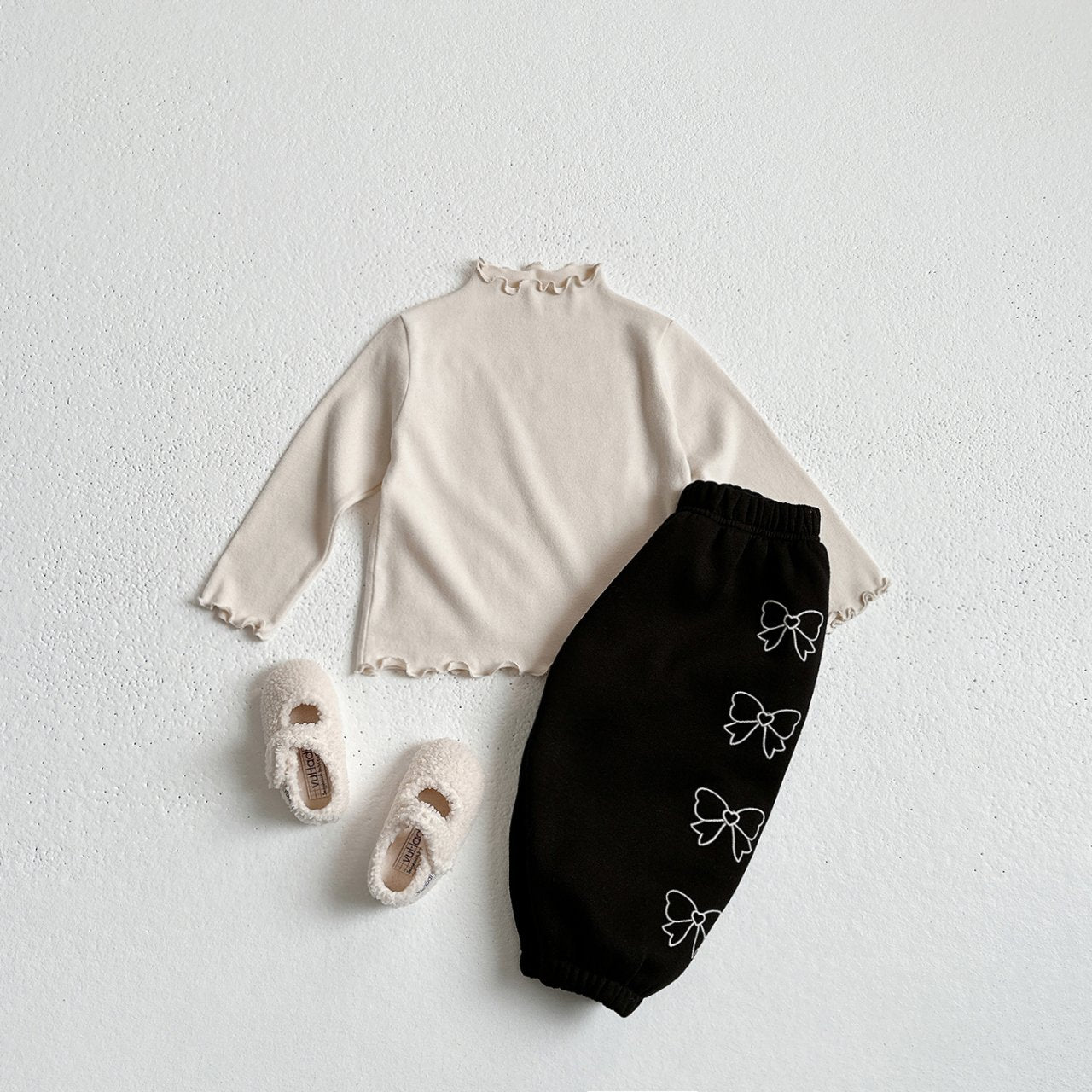 Ribbon embroidered pants