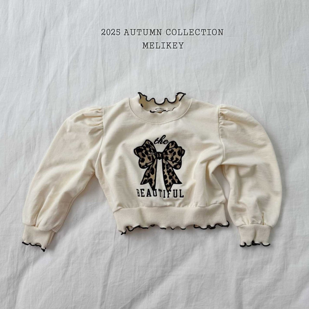 Leopard print ribbon sweatshirt