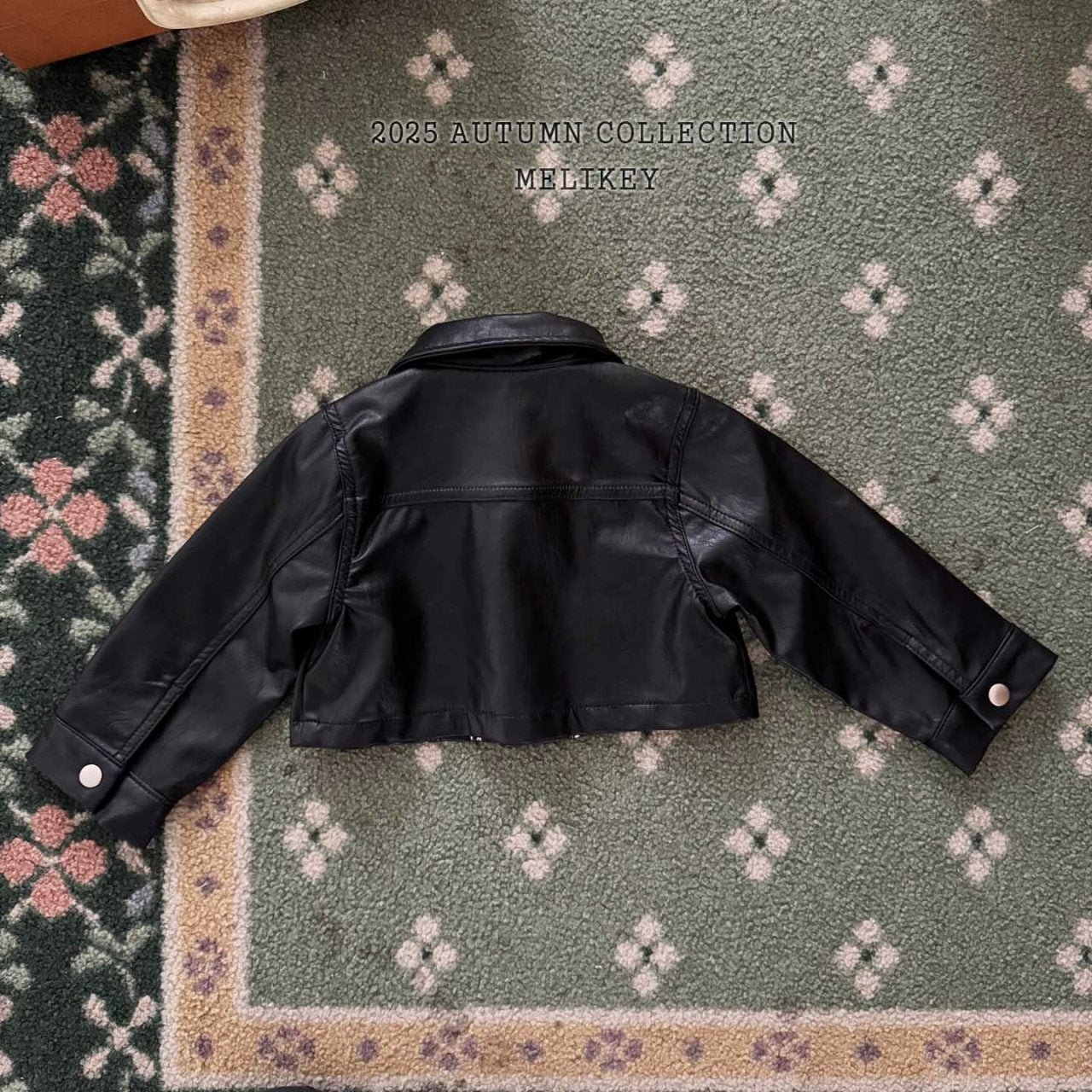 Leather short jacket