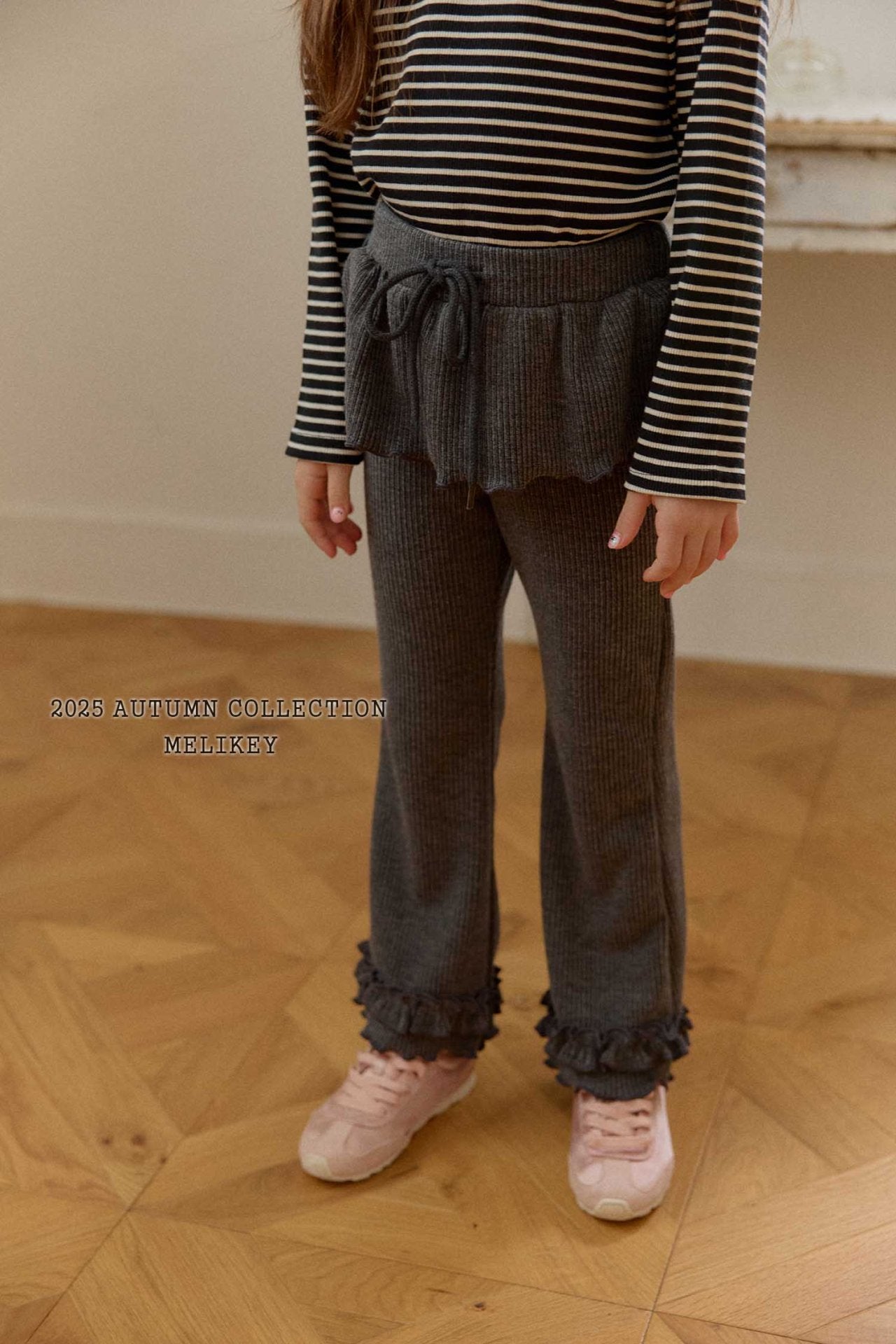 Double frill bootcut pants
