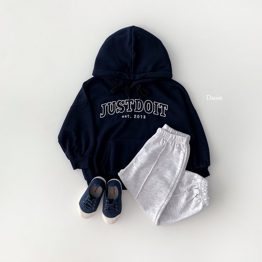 Model pintuck pants