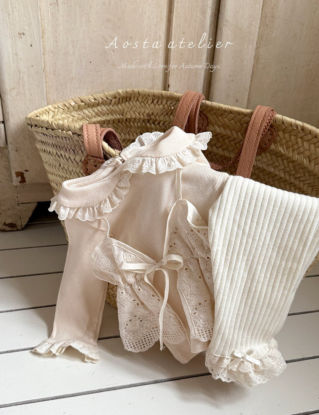 Lace ribbon vest