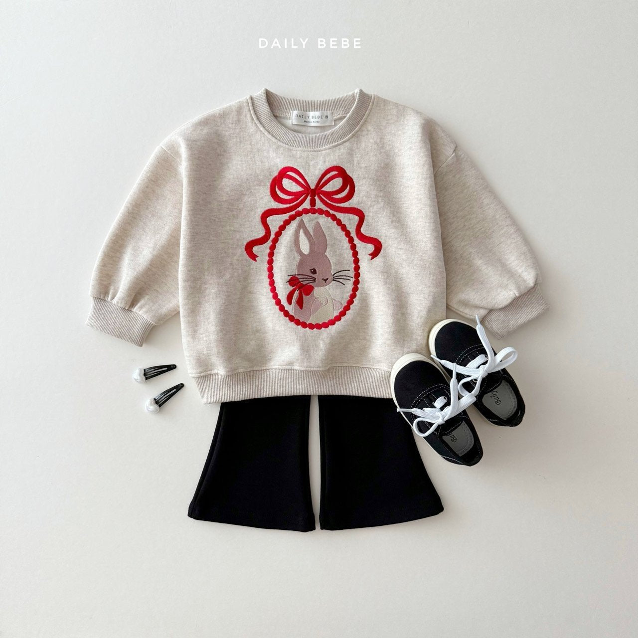 Rabbit embroidered sweatshirt