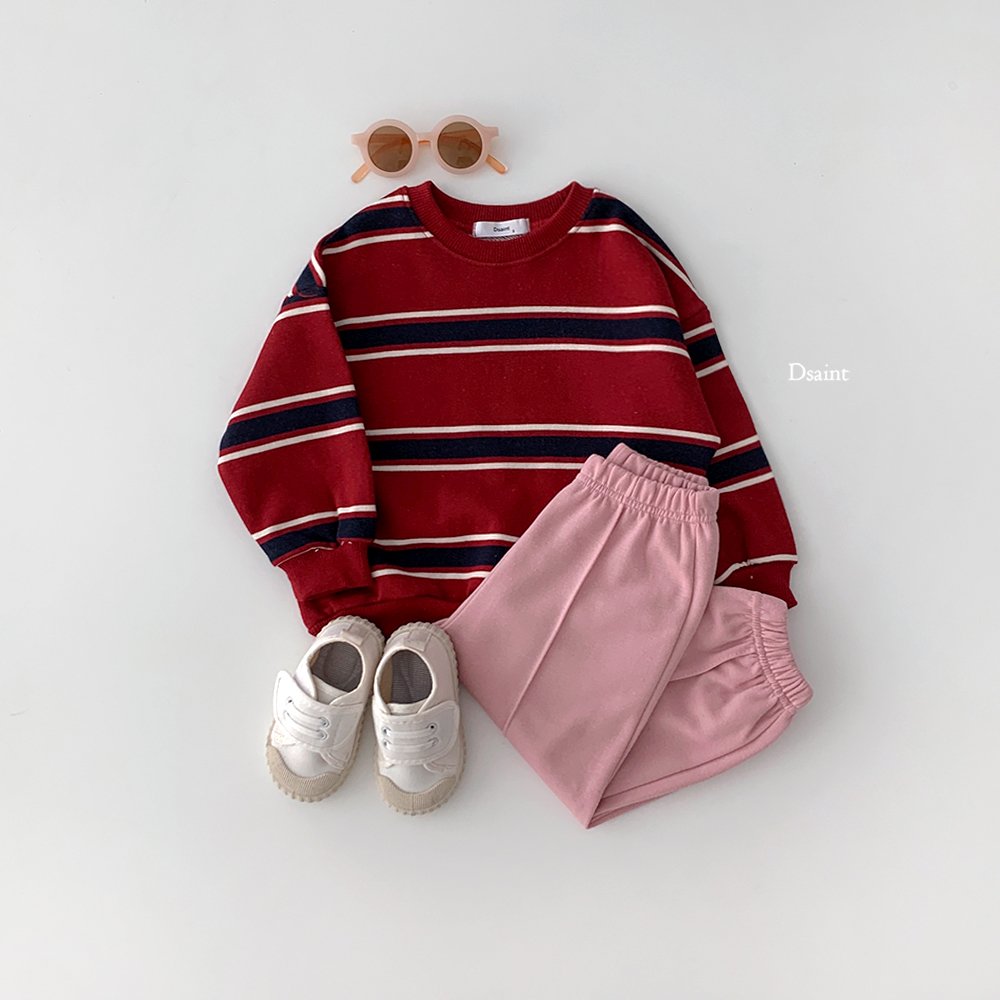 Model pintuck pants