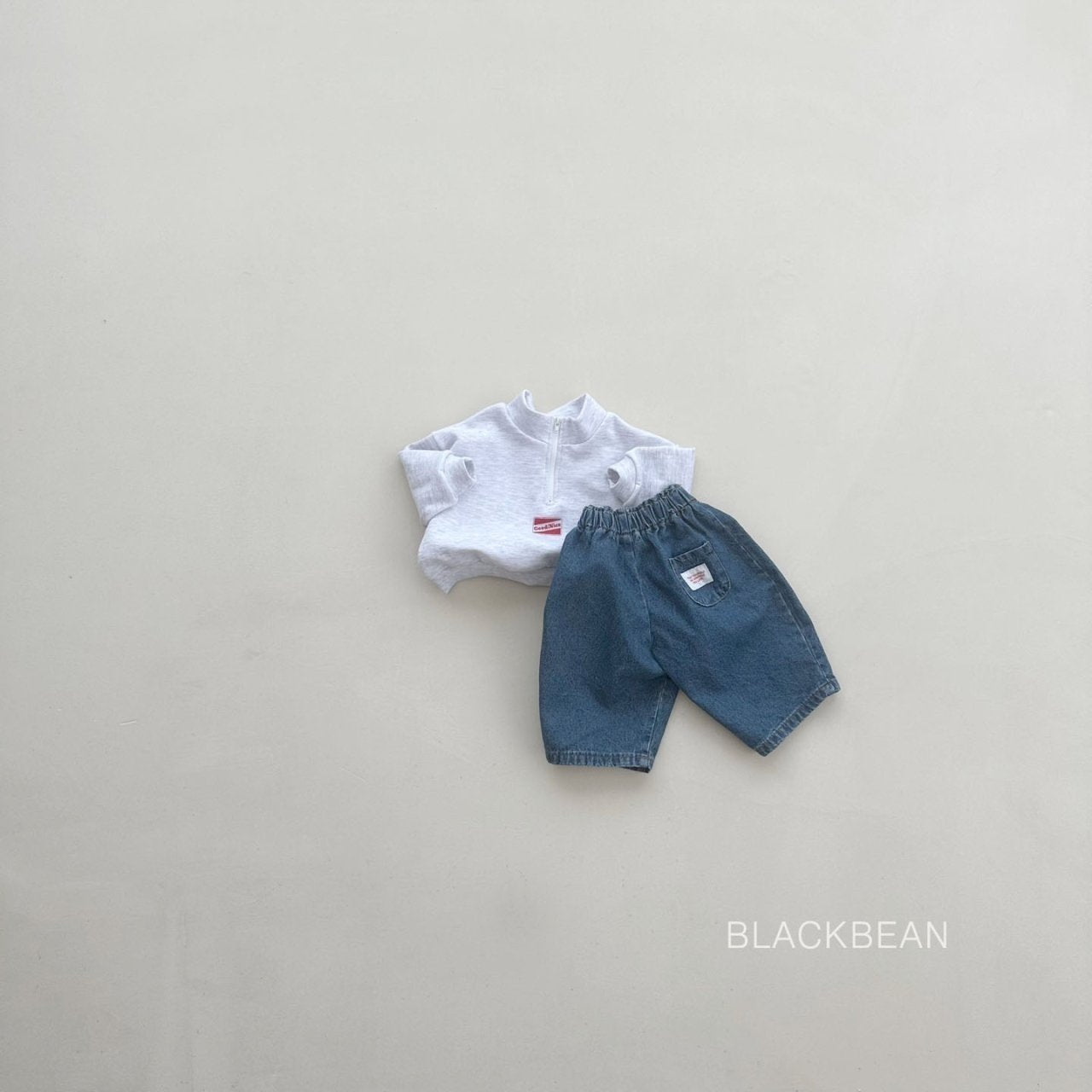 Pocon zip-up sweater