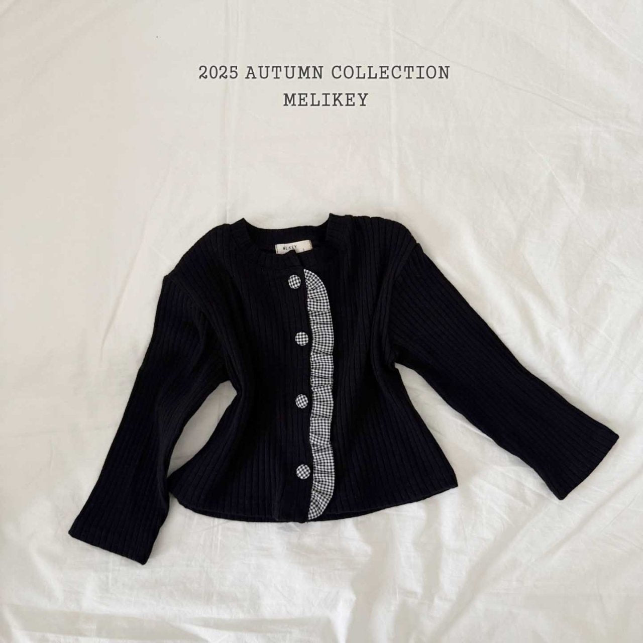 Point button cardigan