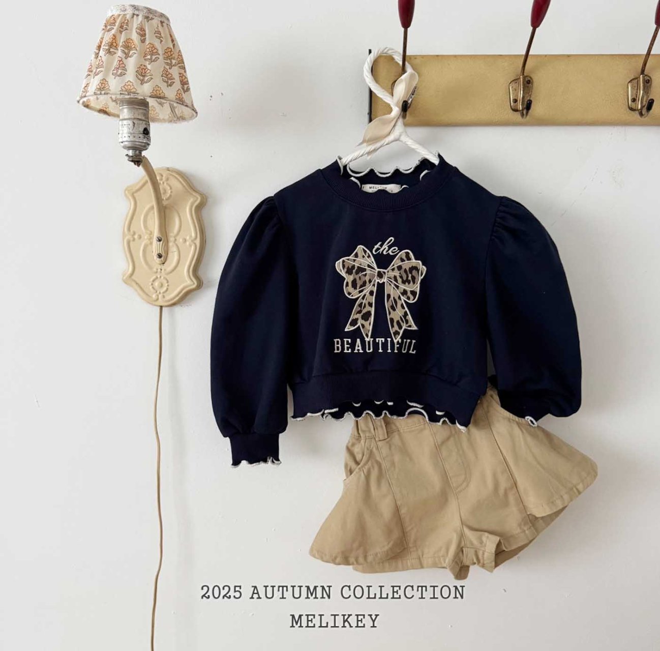 Leopard print ribbon sweatshirt