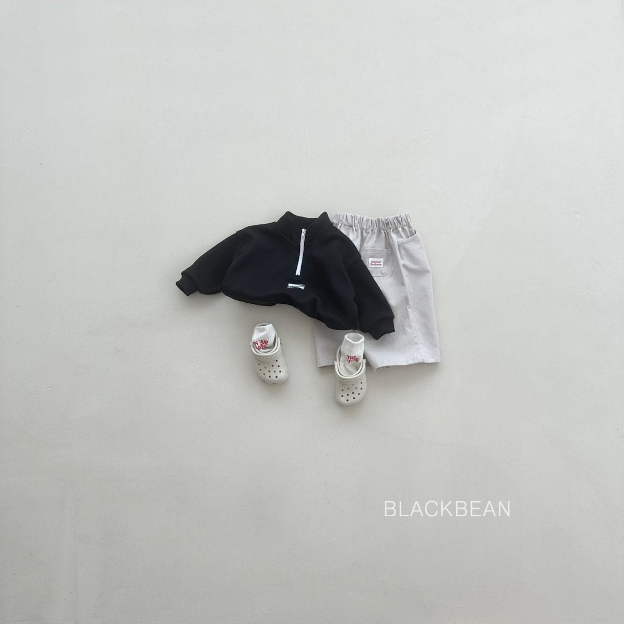 Pocon zip-up sweater
