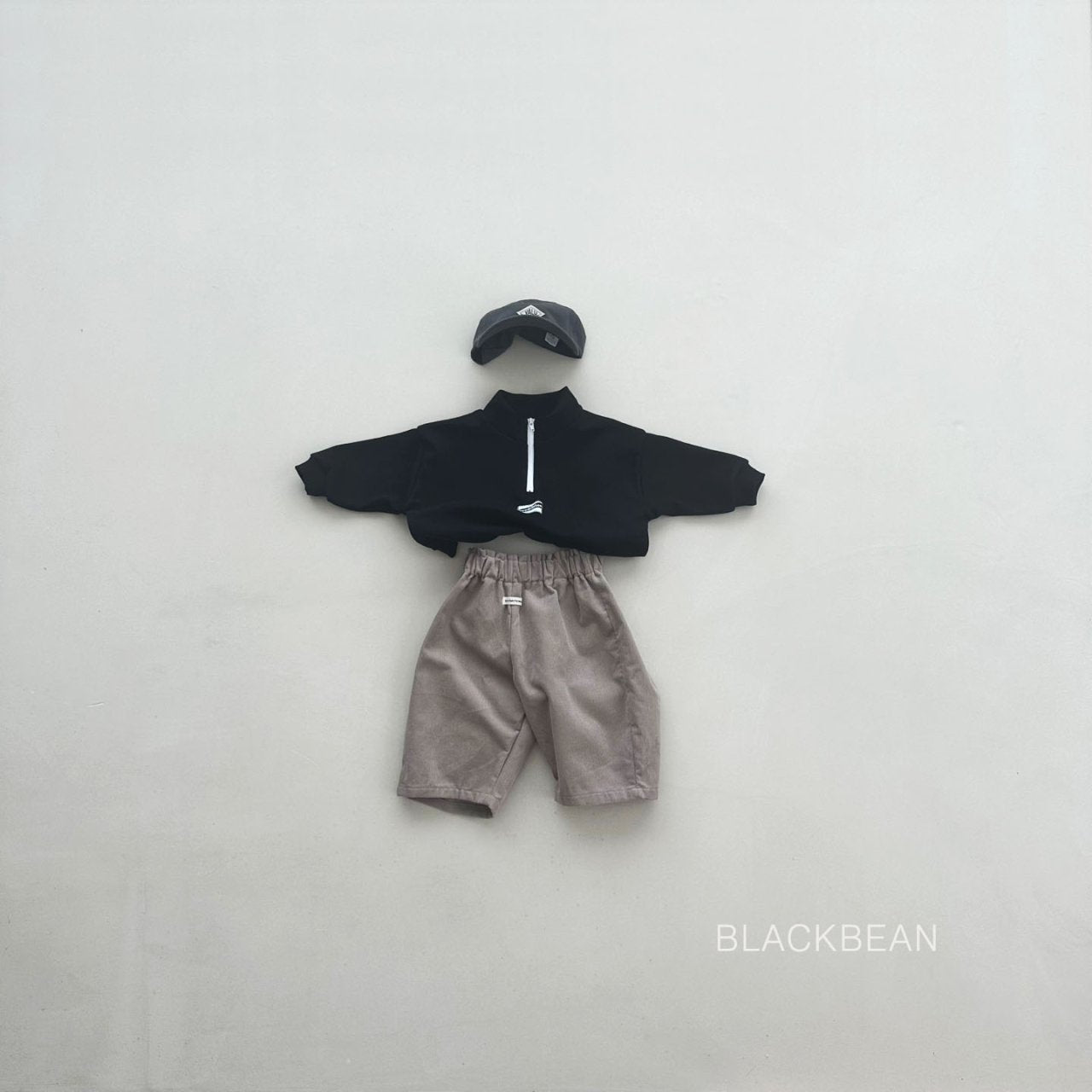 Pocon zip-up sweater