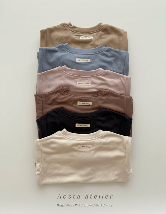 Solid color essential T