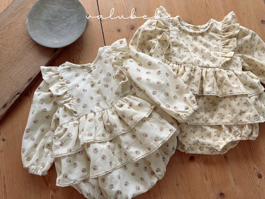 Boen frill suit