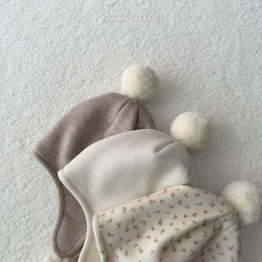 Pom pom bonnet