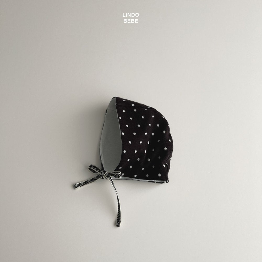 Polka dot bonnet