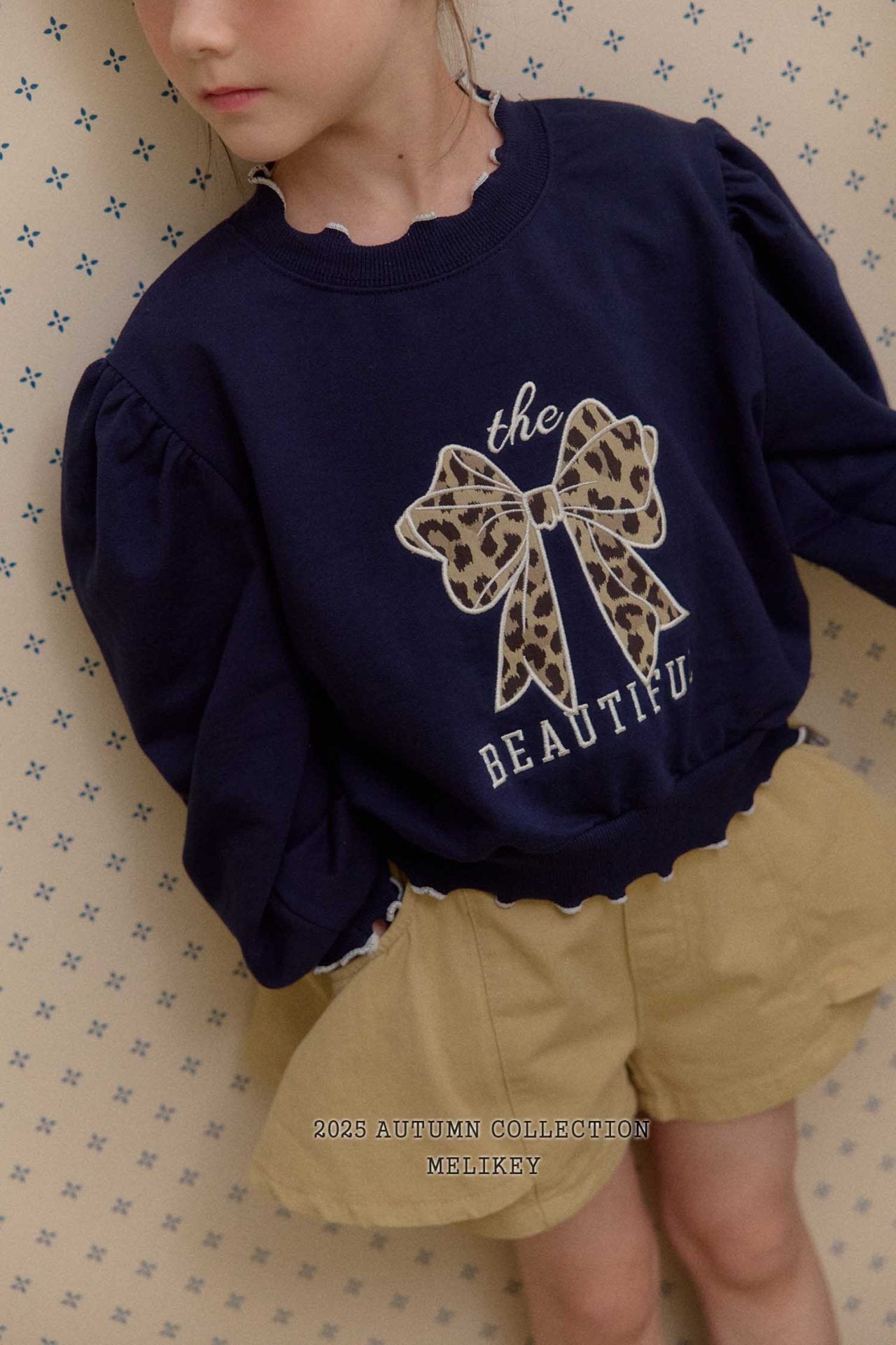 Leopard print ribbon sweatshirt