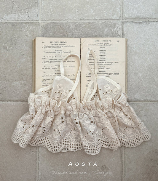 Lace ribbon vest