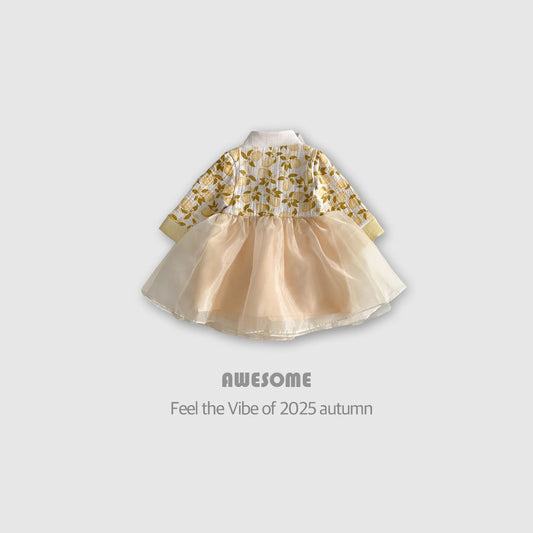 Yellow autumn hanbok
