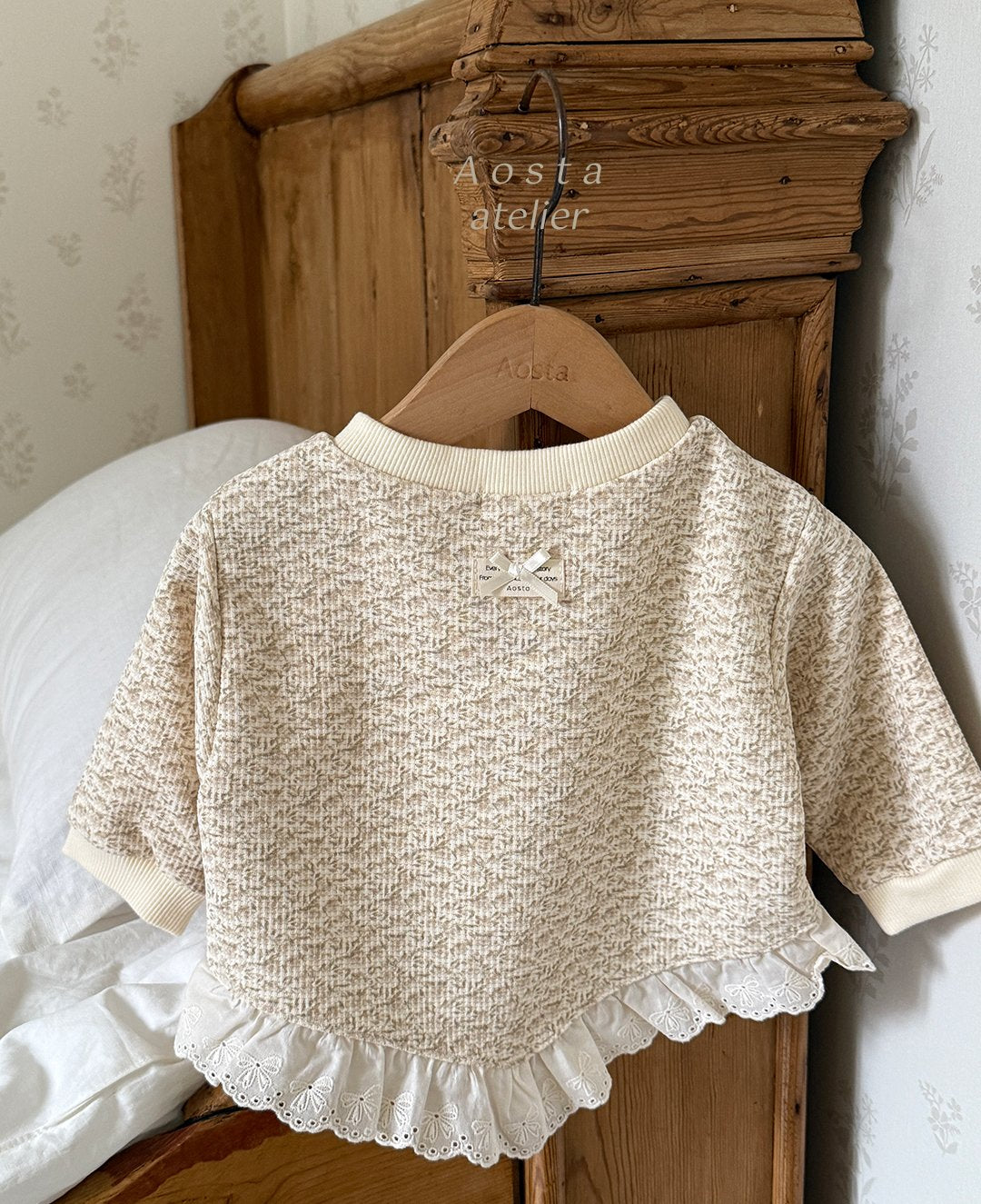 Lace bonbon sweatshirt