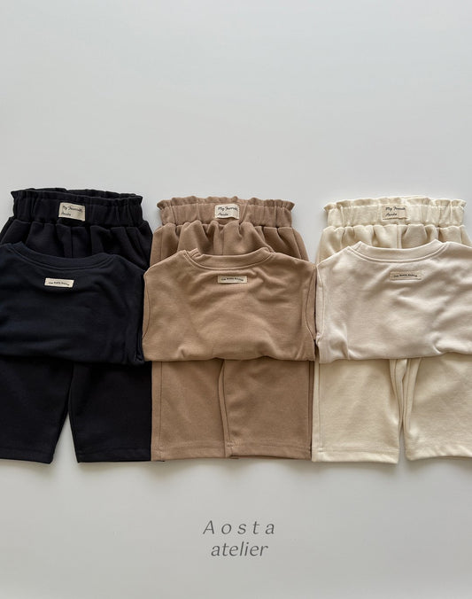 Solid color essential T