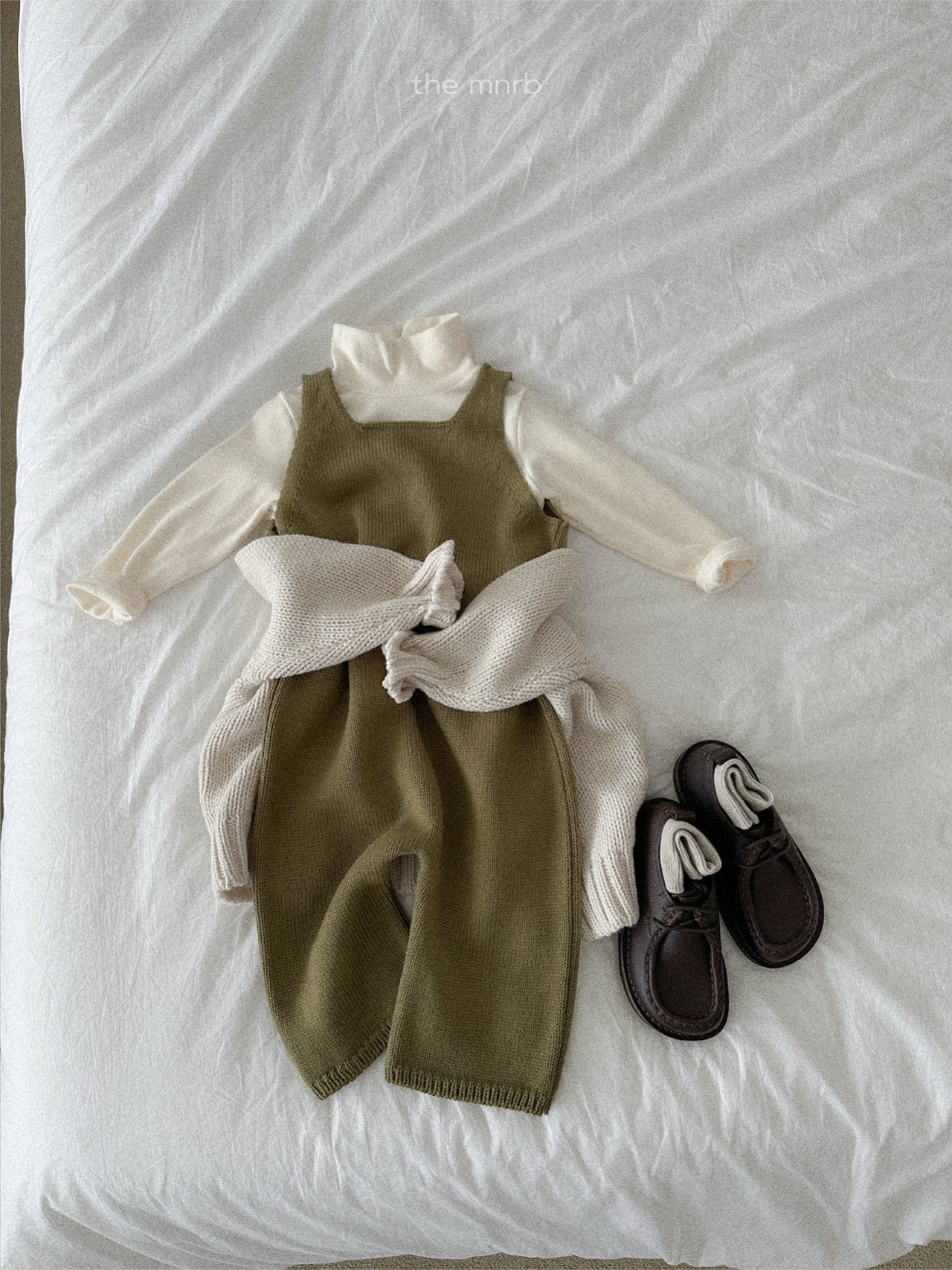 Ribbed slit turtleneck
