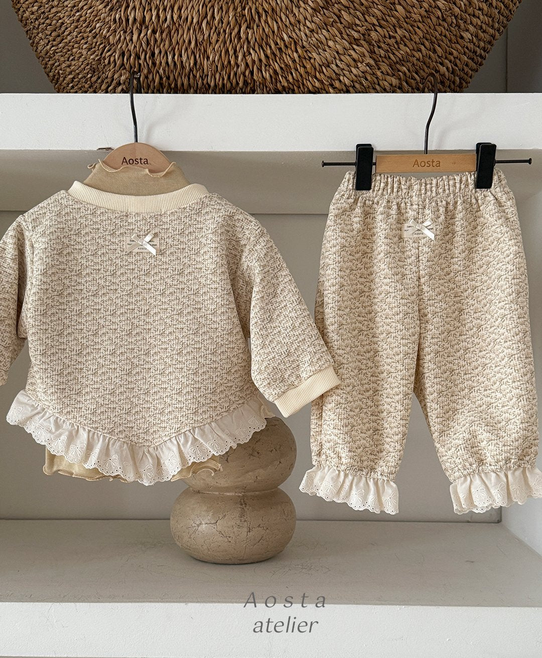 Lace bonbon sweatshirt