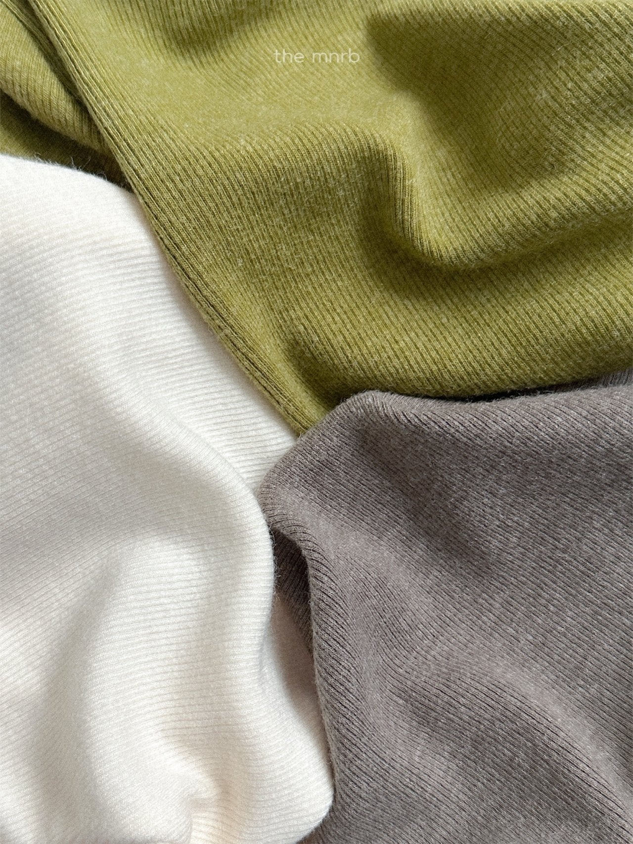 Ribbed slit turtleneck