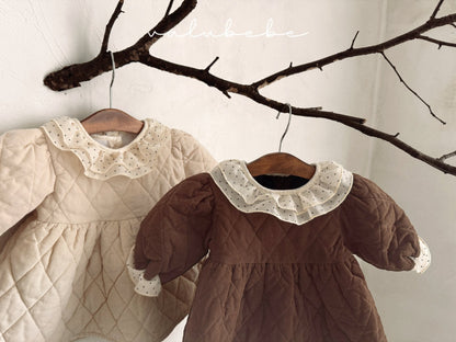 Dot collar quilted dress