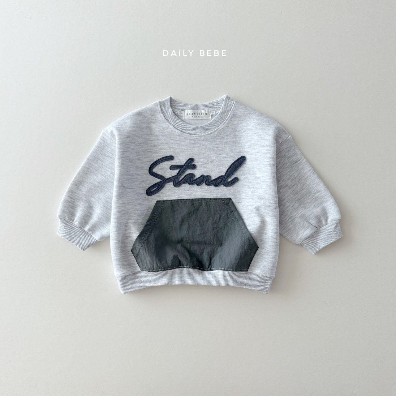 Rustling pocket sweatshirt