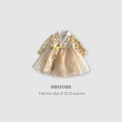 Yellow autumn hanbok