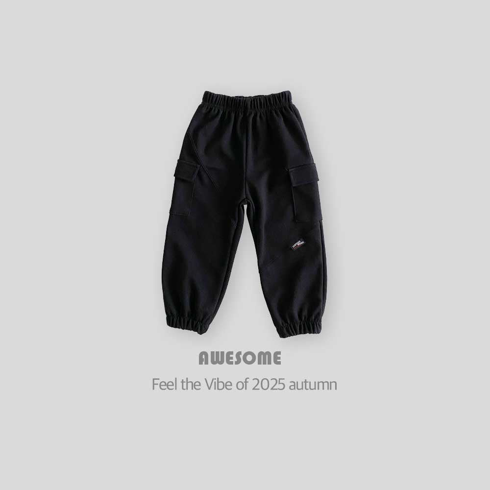 Diagonal cut cargo pants