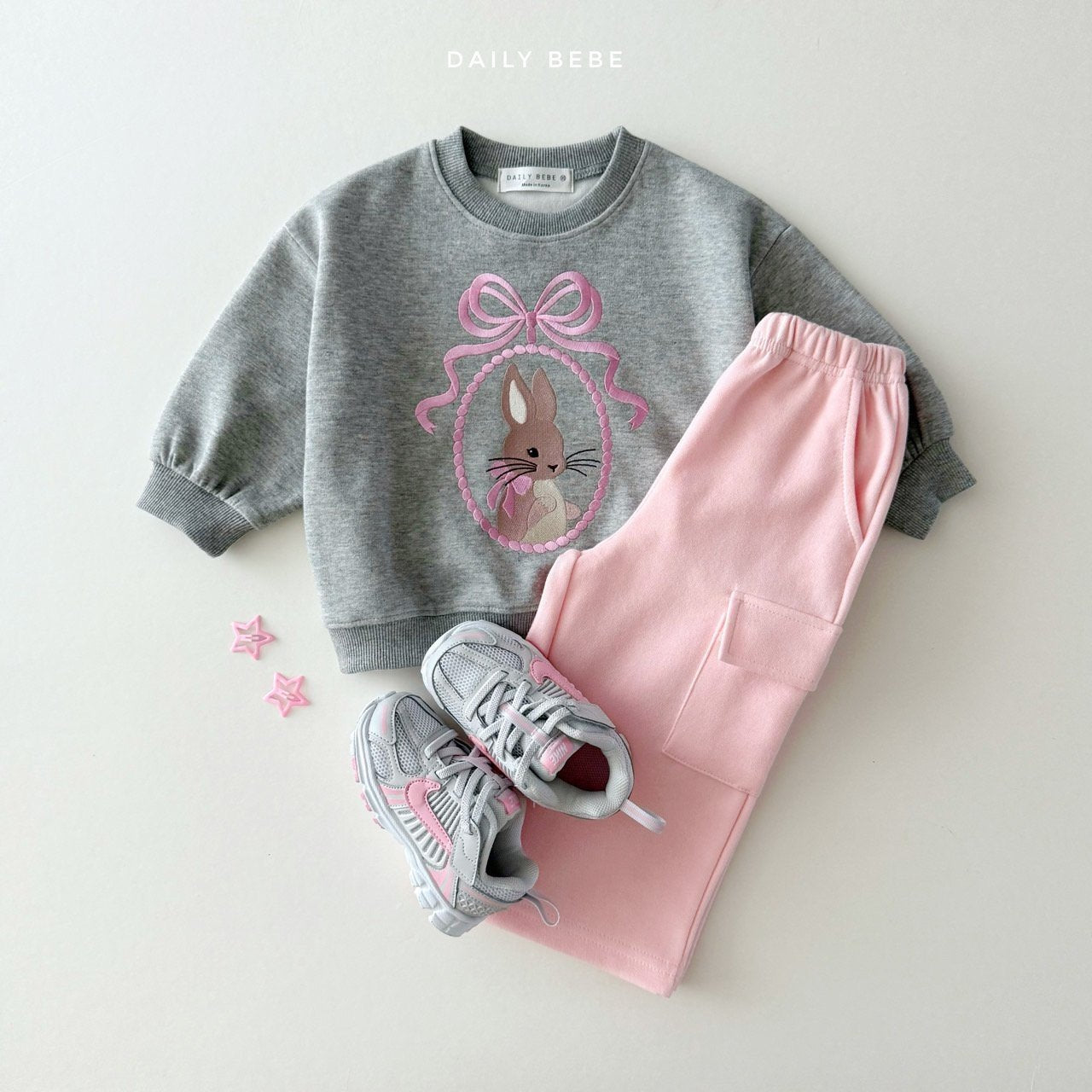 Rabbit embroidered sweatshirt