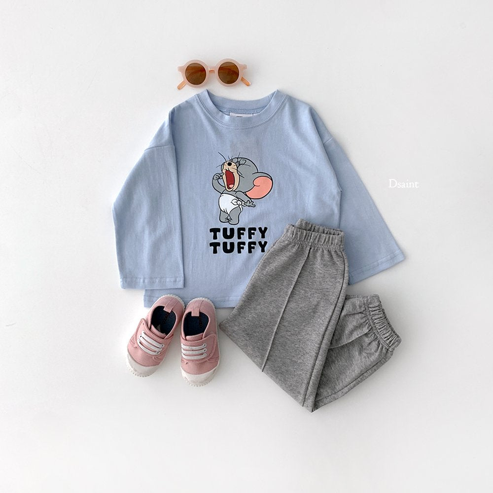 Model pintuck pants