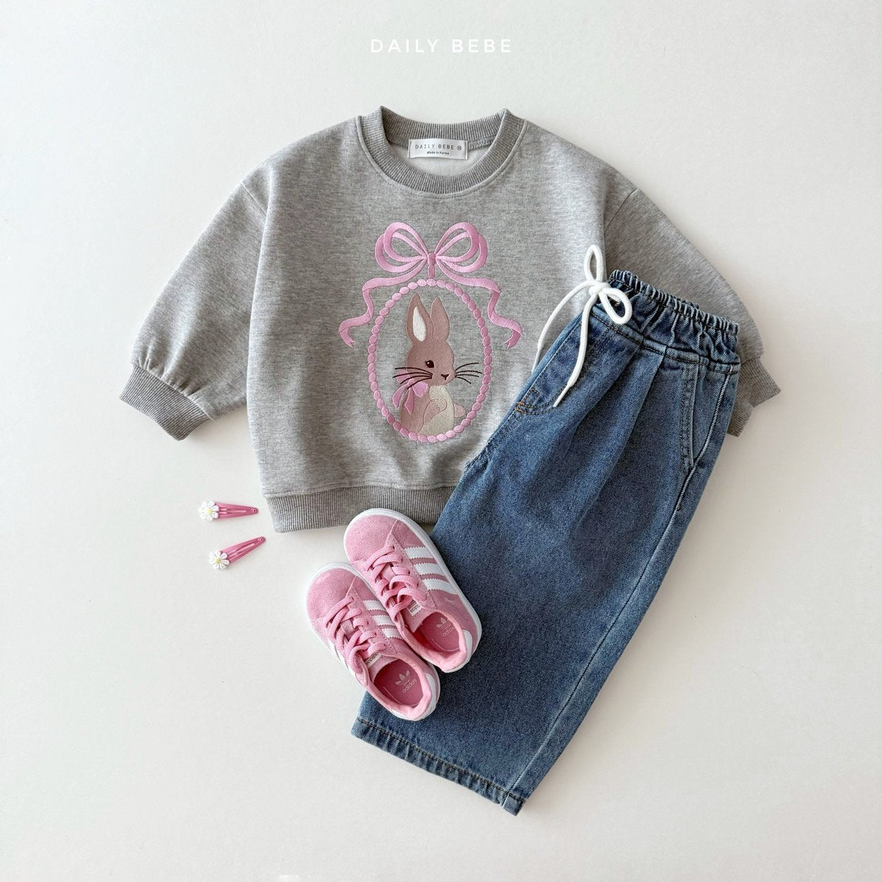 Rabbit embroidered sweatshirt
