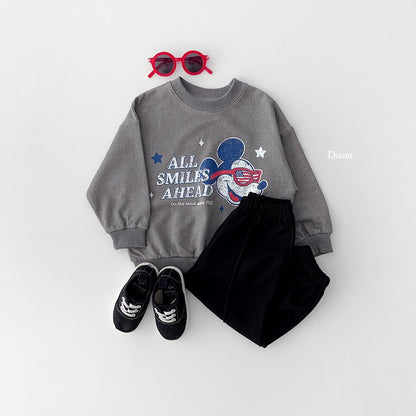 Model pintuck pants