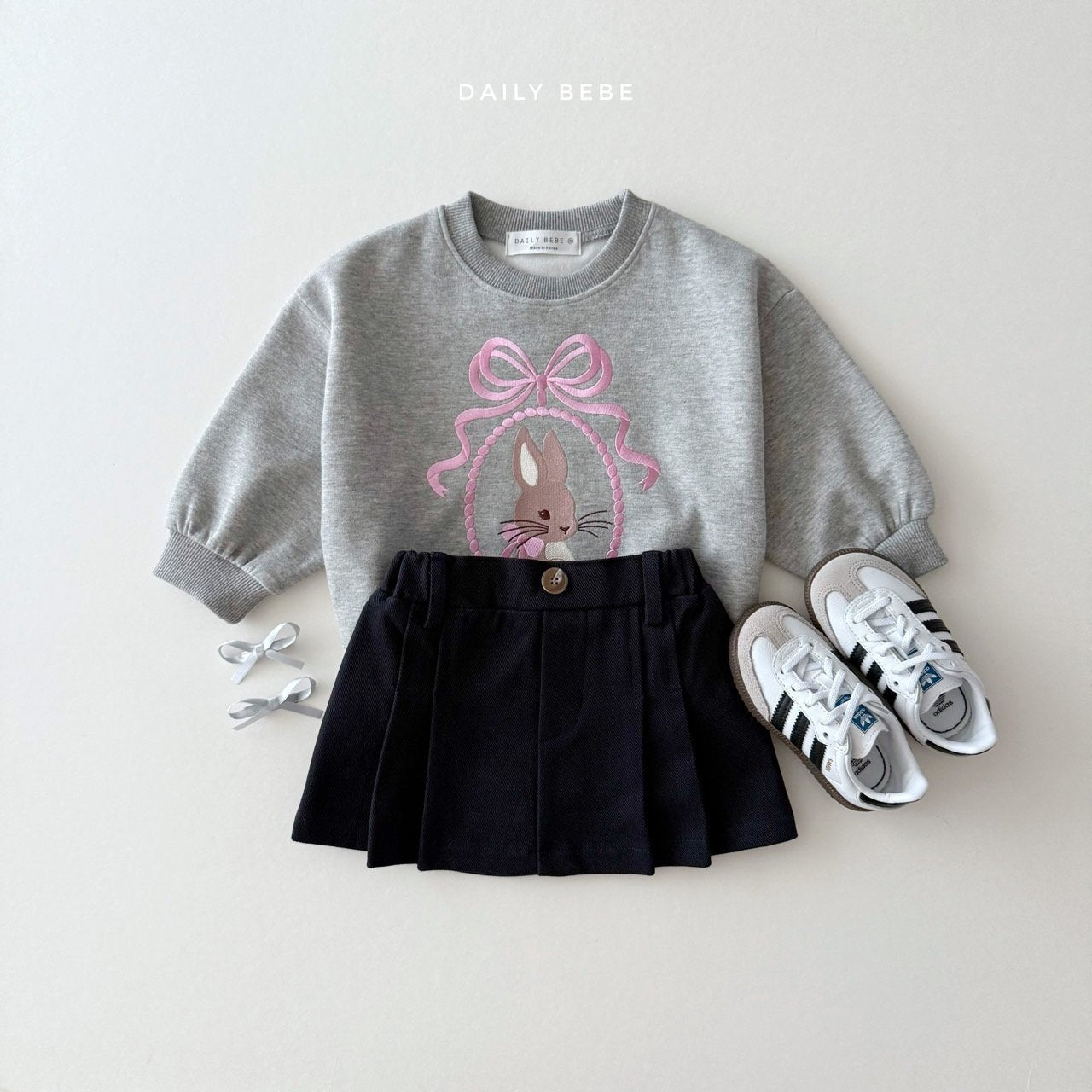 Rabbit embroidered sweatshirt